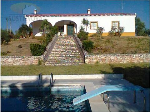 This farmhouse, with a typical Alentejo house, is located near the village of Redondo and the Vigia Dam. The villa is fully furnished and consists of a suite, two bedrooms, all with built-in closets, plus a full bathroom, living room with fireplace a...