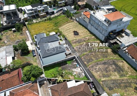 Discover Tranquil Living: Prime 179 Sqm Land Plot in Padonan – Canggu for Sale Leasehold Price: IDR 975,000,000 Embrace the allure of Bali with this exceptional land plot in Padonan–Canggu. This leasehold gem offers an expansive canvas for crafting y...