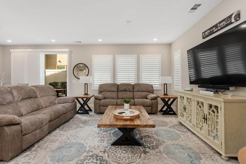 Welcome to your dream home! This exquisite turn-key townhome offers a seamless blend of modern sophistication and comfort. Situated in the heart of the vibrant community of Pacific Village in Rancho Penasquitos this meticulously maintained residence ...