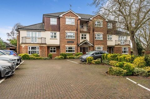 Frost Estate Agents are delighted to offer this generous first floor apartment found in a beautiful gated setting within very well maintained grounds, available to purchase with no onward chain so ideal for those looking for a speedy transaction.  Th...