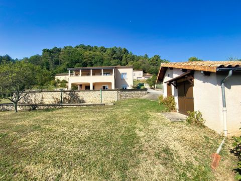 LALEVADE sector of ARDECHE. Construction completion date: 2002. Living space: 98 m2 (1st floor). Composed of a beautiful bright living room: Large living room / dining room of approximately 41.50 m2 (2 bay windows), 1 independent equipped kitchen, of...