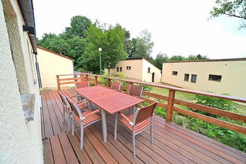 Comfortable bungalow for 6 people near Lake Rabais. Completely renovated in 2022. This double bungalow in Vallée de Rabais offers you all the comfort for a stay of 6 people near Lake Rabais near Virton. Bright living room with Smart TV and pellet sto...