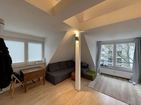 This small, charming apartment, centrally located over two levels, is a wonderful option for temporary living and or as a home office base. It is located right on the city limits of Hamburg and on the Tarpenbek (very nice running route).