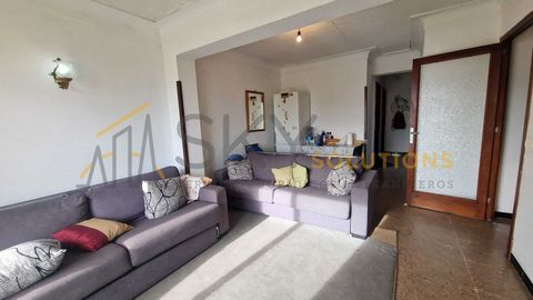Welcome to the neighbourhood of La Soledad Nord in Palma de Mallorca! Here we present you a magnificent property with endless possibilities. This apartment for sale has four bedrooms, kitchen, bathroom, living room and a very bright terrace. Best of ...