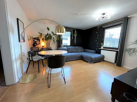 This fully furnished and quietly located 2-room apartment is available for rent from the beginning of February. The living room is furnished with a comfortable sofa (electrically extendable) and a stylish marble dining table, a sideboard and a TV. Th...