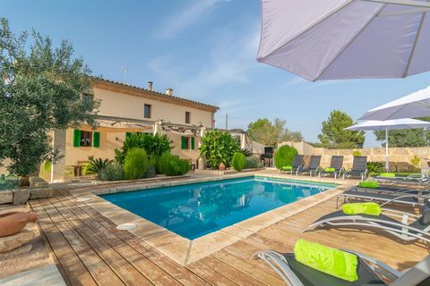 Welcome to this beautiful country house for 10 people in Algaida. It has a private pool and total privacy. Outside, you can enjoy a refreshing dip in the private chlorine pool that measures 4.5 x 7.5 meters and has a depth that ranges between 0.80 an...