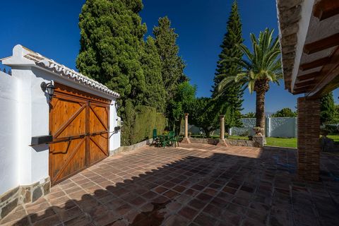 Interesting TWO in ONE ! I would like to introduce you to this beautiful and very interesting finca, comprising 2 plots which, although linked by the lush pool area, each have their own entrance and are in an enclosed urbanization in the green heart ...