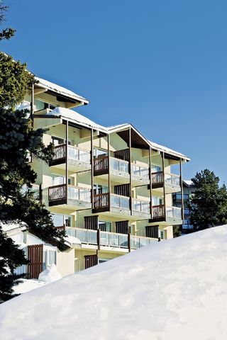 Your residence: The residence is located in the middle of the destination, close to all kinds of sports infrastructure and shops. The location is south/southwest. Characteristics: Beautiful view over the Pyrenees from the accommodation Paradise for s...