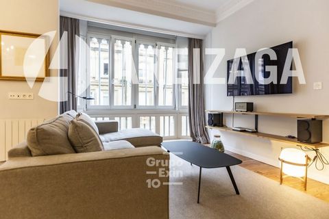 Areizaga Real Estate exclusive property.  In the heart of the city, on Getaria Street, a pedestrian axis from Bilbao Square to La Libertad Avenue, we present this wonderful recently renovated home, facing the street with views of the imposing Kutxaba...