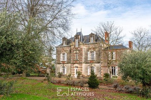Located in the commune of Chaudefonds-sur-Layon, this 19th century mansion of approximately 380m2 of living space extends over a wooded plot of more than 2 hectares. Built in 1898, this unique property has benefited from a meticulous and modern renov...