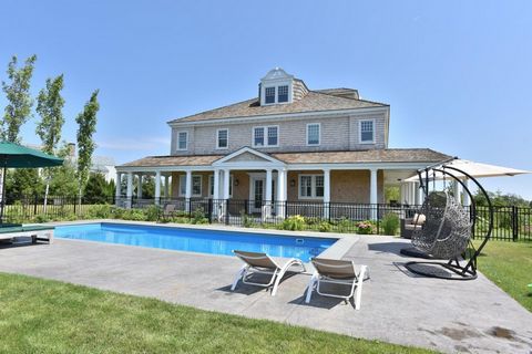 A Hamptons Lifestyle 22 minutes from Midtown!! 5031 Grosvenor pays homage to one of the great shingle style houses by that period's famed architects McKim, Mead and White. Set next to the highest point in the Bronx and perched on a stone bluff, this ...