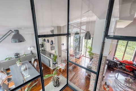 For premium sale in your DOLCE CASA real estate agency, Nogent sur Marne, right in the city center, exceptional LOFT, close to shops, transport and schools. LOFT of 314m2 on the ground and 269 Carrez law composed on the first level of an entrance, a ...