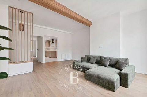 LA PLATIERE. On the fourth floor of a late 17th century building, this apartment has been renovated and offers top-of-the-range amenities. The apartment is just a stone's throw from the Quais de Saône and all the amenities the Presqu'Ile has to offer...