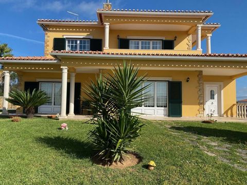 4 bedroom villa with large garage and views of Serra dos Candeeiros - within walking distance of Benedita Plot of 1,000m². Excellent villa of traditional Portuguese architecture with 2 floors + basement, built in 2003, very well maintained and cared ...