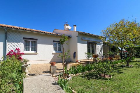 This recently renovated well insulated house can be ideal as a family house or holiday home in walking distance within the historical centre of Uzes, only a couple of minutes from the Place aux Herbes - the central market square and all the shops and...