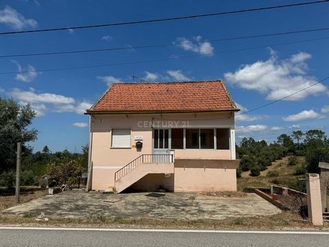 House located 1 km from the parish of Santiago Litém. Composed of two floors; the first floor with three bedrooms, kitchen and toilet, in the basement a toilet, kitchen and even space to make a bedroom and living room, as you see fit, In need of some...