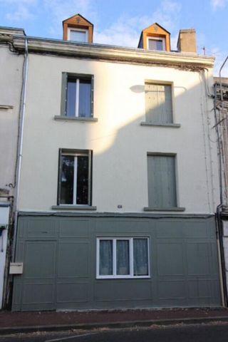 A vendre à Châtellerault en exclusivité . Affaire à saisir. Un immeuble meublé entièrement refait sur 3 niveaux , tout les logements sont avec compteurs individuels. Idéal pour un investissements locatifs : Revenu mensuel environ 2800 Euros . Vous y ...