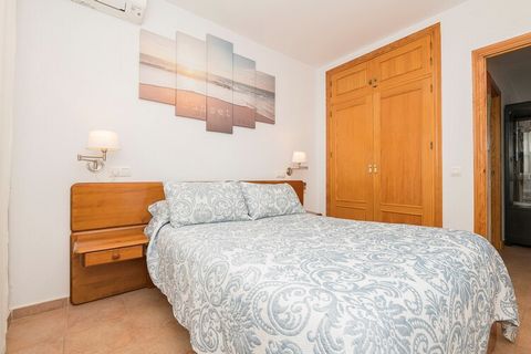 Si vous avez envie de découvrir le sud de l'Espagne, cet appartement est idéal pour vous. Surplombant le centre animé et avec des voisins à proximité ajoutant une touche de vie locale, il vous invite à vous immerger dans la culture et l'atmosphère an...