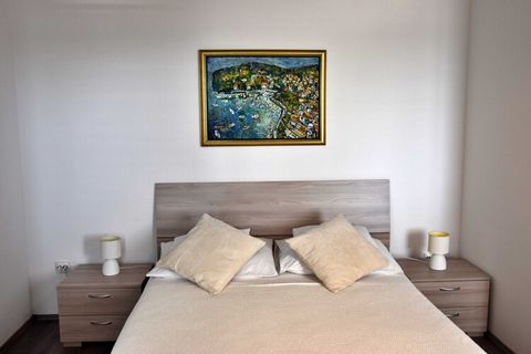 Apartments Aurelia feature self-catering accommodation located 400 m from the famous Old Town. This double room with balcony and sea view is air-conditioned room with hardwood floors and features a furnished balcony. The room also includes a private ...