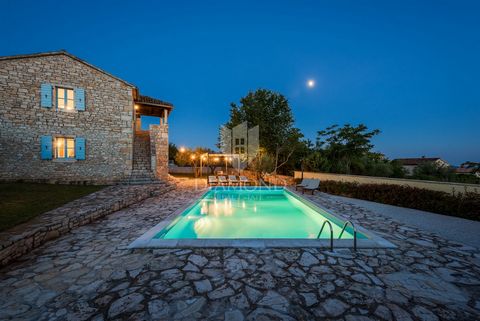 Location: Istarska županija, Poreč, Poreč. Istrisches autochthones Steinhaus mit Pool, in der Nähe von Poreč! Dieses schöne istrische Steinhaus mit Swimmingpool steht zum Verkauf. Das Haus liegt an einem ruhigen Ort, nur fünfzehn Minuten von der Stad...