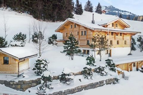 Erleben Sie den Inbegriff alpinen Luxus mit diesem exquisiten Chalet, das 2016 mit hochwertigen Materialien und Oberflächen gebaut wurde. Das Anwesen erstreckt sich über etwa 600 m² auf 5 Ebenen und besticht durch atemberaubende Volumen und eine harm...