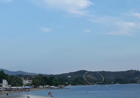 Edipsos, Agiokampos. Land zum Verkauf mit einer Fläche von 5232 qm, mit Meerblick (700 Meter vom Meer entfernt). Das Grundstück ist aus dem Stadtplan, Amphitheater, mit Fassade auf der Landstraße 75 Meter., bebaubar. Preis 60.000 Euro, Verhandlung mö...