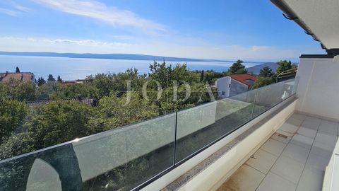 Location: Primorsko-goranska županija, Crikvenica, Crikvenica. In un'ottima posizione, a 100 metri dalla spiaggia, sono in vendita appartamenti in un edificio nuovo da un investitore verificato. Al piano interrato si trovano garage e ripostigli, di c...