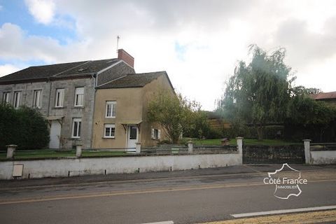 Sur la commune de Vireux-Wallerand, à 10 minutes de Givet, je vous propose cette coquette maison de ville. Le rez-de-chaussée comprend un séjour donnant accès à une véranda, une cuisine meublée, une salle de bains (douche et baignoire, un wc et un ce...