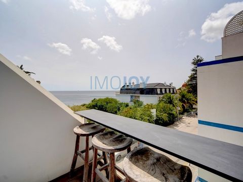 Fantastic 4 bedroom semi-detached house, fully furnished, of modern architecture with frontal sea view, located in a prime area of Estoril, with excellent sun exposure, facing south. It has 395 m2 of gross area, consists of 3 suites and five bathroom...