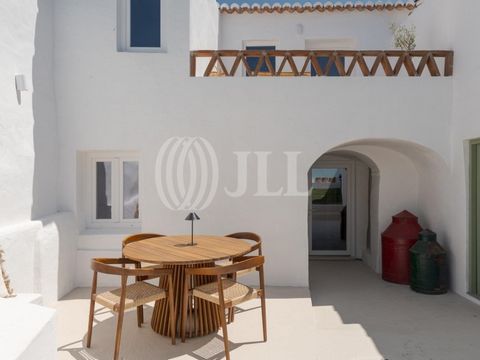 2-bedroom apartment with 130 sqm of gross private area, garden, swimming pool, and balcony in Borba, Alentejo. Fully furnished and equipped, it consists of a living and dining room, kitchen, two bedrooms, one of which is en-suite, and a bathroom. Loc...