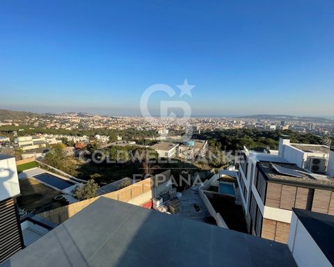 Brand new property located in the highest residential area of Barcelona and just a few minutes from the city centre.Impeccable style and total privacy. Mediterranean materials on multiple levels, creating a very elegant horizontal architecture. This ...