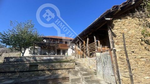 L’agence immobilière 'Imoti Tarnovgrad' vous propose une maison de deux étages dans le village de Bukovets, situé à 15 km. de la ville de Veliko Tarnovo. La superficie totale de la propriété est de 100 m², répartis sur deux étages orientés est-sud. A...