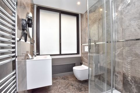 Checkmyguest vous propose ce splendide appartement de 35 m², niché au cœur du vibrant quartier de la Chaussée-d'Antin, Paris 9e. Doté d'une chambre élégante et de nombreux équipements, ce havre de paix vous garantit un séjour inoubliable à Paris. Sa ...