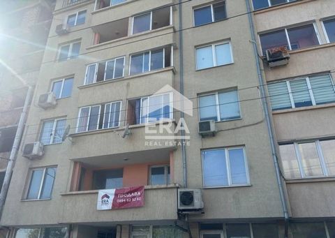 EXCLUSIEF! ERA Varna Trend biedt een ruim en zonnig appartement met vier slaapkamers te koop aan. Bacho Kiro, onder de Dimcho Debelyanov Secondary School en op 5 minuten loopafstand van de kathedraal. Het pand heeft een bebouwde oppervlakte van 117,8...