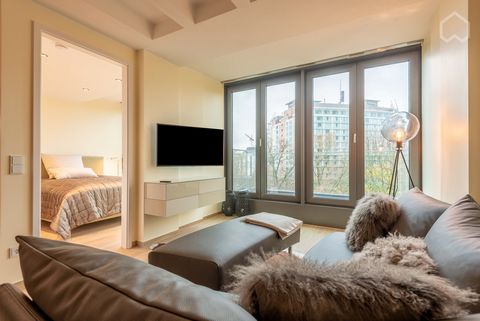 Dieses einzigartige, neu fertig gestellte Penthouse Apartment befindet sich im 6. Stock eines modernen Wohnhauses das nach höchsten Standards kernsanierten wurde. Es lässt sich bequem über einen modernen, großen Spiegelaufzug erreichen. Das Penthouse...