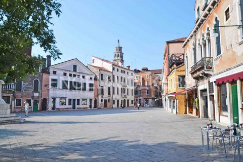 Ort: Dorsoduro, Venedig Nach San Marco sind im Stadtteil Dorsoduro die wichtigsten Museen konzentriert, an die wir uns erinnern: die Accademia-Galerie, die Sammlung Peggy Guggenheim, der Palazzo Venier dei Leoni, das Museum Punta della Dogana - Franç...