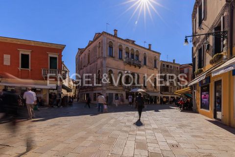 Ort: Cannaregio, Venedig Das Stadtviertel Cannaregio ist nach Castello das zweitgrößte und bevölkerungsreichste von Venedig. In diesem Stadtteil befindet sich das Ghetto di Venezia, das man erreicht, indem man die Brücke Ponte delle Guglie überquert ...