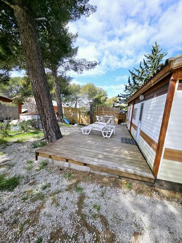 Vends Mobil-home/chalet de 30 m² environ, sur un terrain de loisir de 200 m² environ, en plus, il faudra rajouter la vente de la parcelle avec la mairie ( a partir de 80 000 euros hors frais de notaire pour des parcelles de 200 m²). Situé dans un dom...