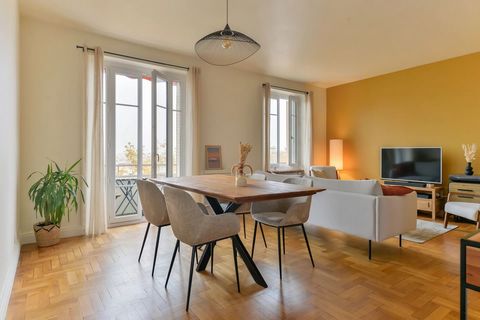 EXCLUSIVE - Brotteaux - This tastefully renovated 75 m² apartment offers a bright, modern living space. Located close to amenities and transport links, it is the perfect combination of tranquillity and easy access to Lyon's lively city centre. It fea...