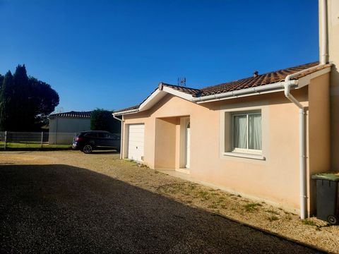 Située à Saint-Jean-d'Illac, cette maison jouit d'un emplacement idéal, à la fois à l'entrée du bassin d'Arcachon et aux portes de Bordeaux. À seulement 6 minutes du centre-ville, cette propriété offre un accès rapide aux commodités telles que commer...