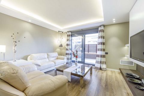 Este piso está en alquiler en una ubicación ideal a solo 100 metros de la playa de la Patacona, en un complejo residencial con piscina, jardín y servicio de conserjería. El piso se presenta reformado, en muy buen estado, con mobiliario de calidad y u...