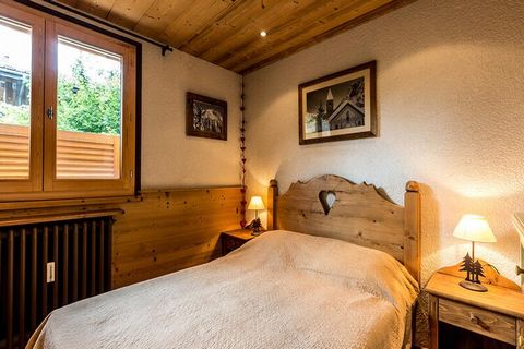 Residentie met 3 appartementen in de Vallée des Confins. Zeer mooi uitzicht op het Aravis-gebergte. Rustig. Op het zuiden gelegen. Pendelbushalte op 50 m afstand. Dicht bij de Var-verbindende skipiste (groene piste), afhankelijk van de sneeuwomstandi...