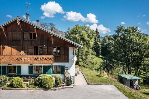 Strada dei Métrallins/La Sarre 3 stelle Esposizione: Sud Balcone 2 Deposito sci privato MTB Welcome, Deposito biciclette in garage A 2300 m dalla funivia di Chavannes, a 1850 m dalla funivia del Mont Chéry 2100 m dalla Scuola Francese di Sci, 2100 m ...