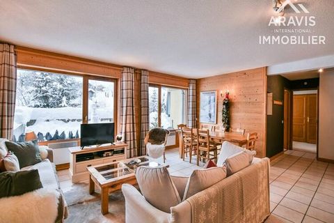 Plongez au cœur de l'Alpe moderne avec notre bijou alpin de 91m² au Chinaillon. Confort contemporain et charme savoyard s'allient parfaitement dans cet appartement C des Pistes du Soleil. Accès direct aux pistes, quatre chambres accueillantes, cuisin...