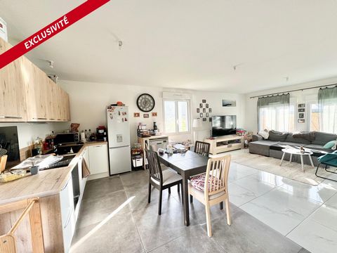 Located in the sought-after town of Beaussais-sur-Mer, this spacious 100 m² house is a rare opportunity for a quality rental investment, in the heart of the Emerald Coast. Description of the house: • Ground floor: kitchen open to a bright 40 m² livin...