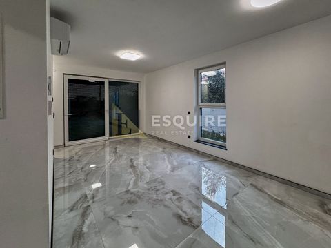 Location: Zadarska županija, Zadar, Crvene kuće. ID CODE: 56 ESQUIRE Real Estate Mob: ... E-mail: ... ...