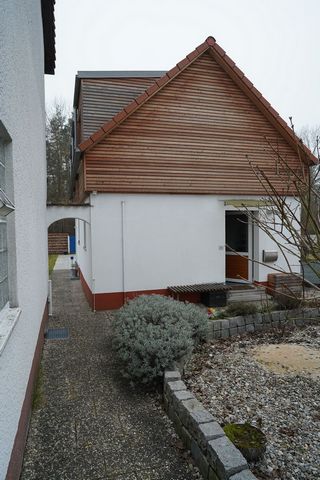 Freistehendes Haus mit Terasse, Keller. Aktuelle Fotos folgen, Renovierung in ca 2 Wochen abgeschlossen.