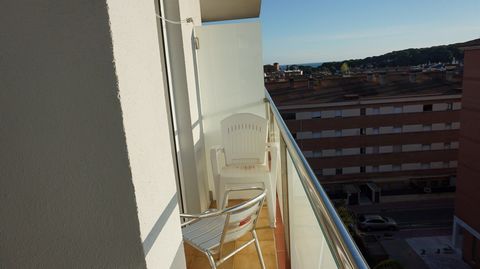 41m2 apartment for sale in the Fenals area of Lloret de Mar, It consists of: Living room with access to the 6-meter terrace, kitchenette, 1 bedroom and 1 bathroom. Community Garden and Pool. Very sunny facing west. Quiet and Pleasant Area. 300 meters...