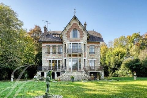 Located near the banks of the Oise River and the Isle Adam park, as well as shops, schools, and the train station, this beautiful late-19th-century residence combines charm and character. With an area of approximately 255 m², it features around ten r...