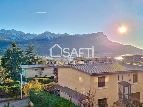 Idéalement situé à proximité du plan d'eau d'Embrun, ce studio de 30 m² offre une vue imprenable sur les montagnes et le lac. Avec une exposition sud-ouest, l'ensoleillement est garanti tout au long de la journée. Situé au 3? étage d’une résidence bi...